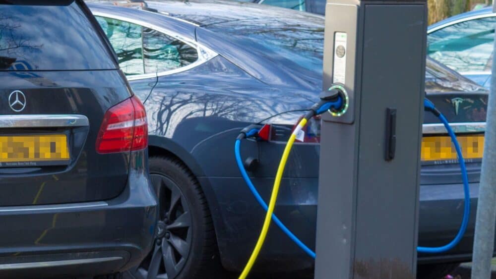 Maşinile electrice câştigă teren la Botoşani, deși infrastructura stațiilor de încărcare a acestora este deficitară