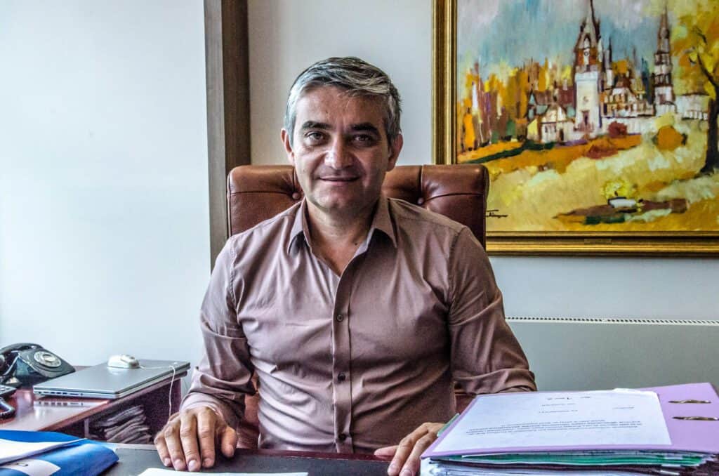 Noua casă a primarului din Sinaia, Vlad Oprea, a fost construită de firma mamei sale de 81 de ani