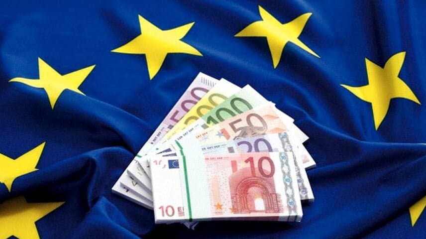 Primarii și șefii de consilii județene care se implică în atragerea de fonduri europene vor primi un spor de 50%