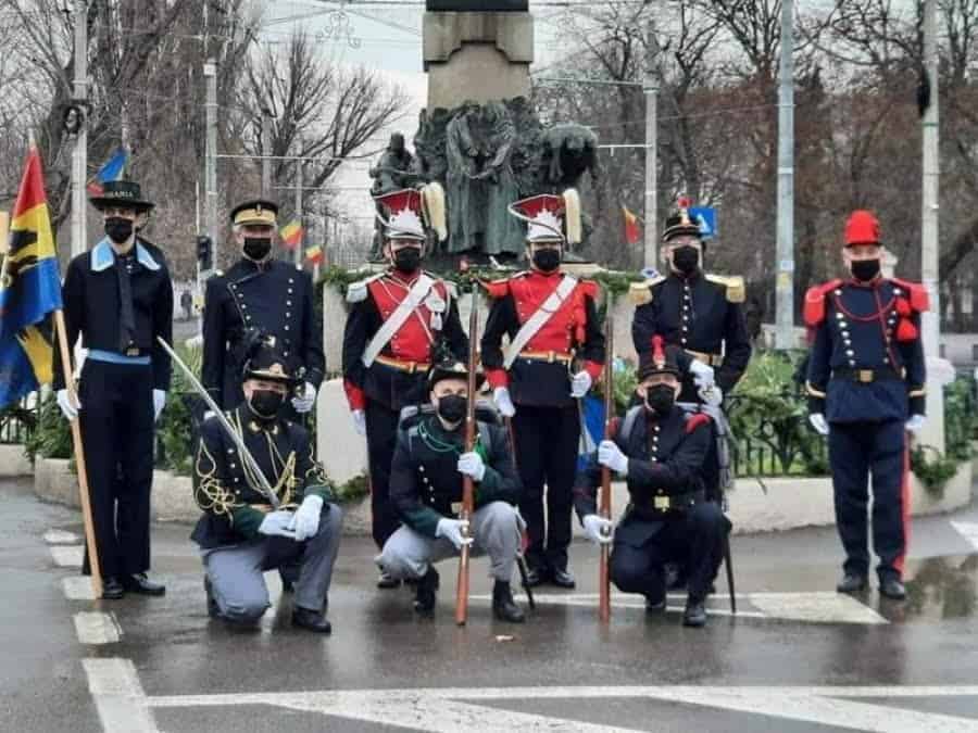 Garda, de Ziua Unirii, la picioarele statuii Domnitorului / Foto: VIAȚA LIBERĂ