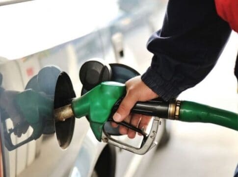 Guvernul prelungește compensarea preţului la carburanţi până la sfârşitul anului