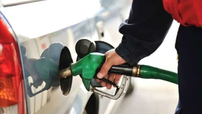 Guvernul prelungește compensarea preţului la carburanţi până la sfârşitul anului