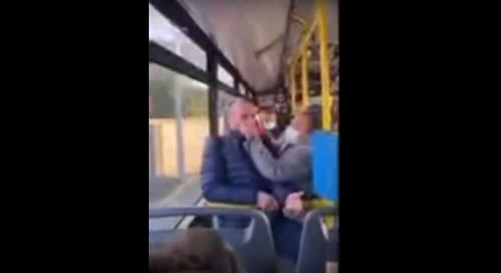 Un bărbat care nu poartă mască într-un autobuz din Cluj-Napoca, pălmuit de o femeie