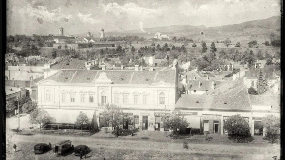 Câți turiști s-au cazat în luna septembrie 1943 în Hotelul Dacia, din Alba Iulia, și cine au fost aceștia