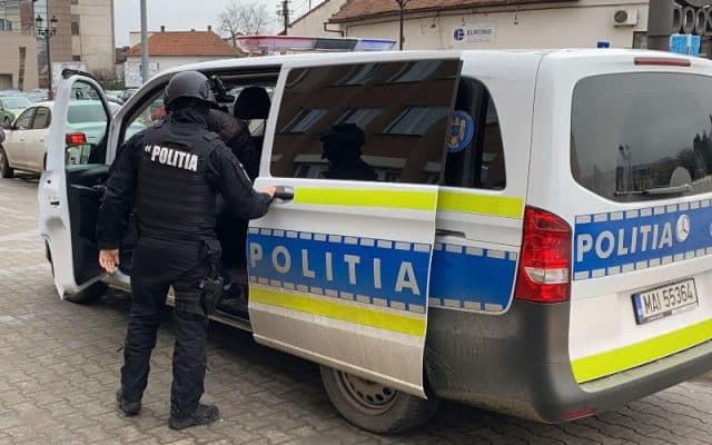 Un președinte al Forței Dreptei din Vrancea, reținut pentru trafic de influență cu diplome de bacalaureat și permise de conducere