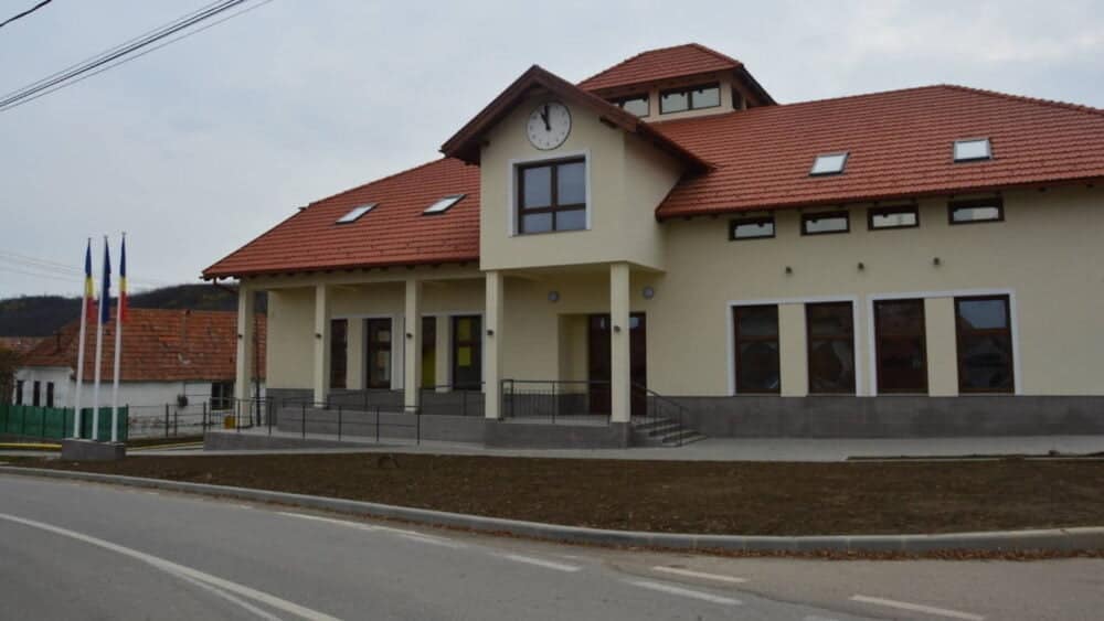 Șezătoarea pentru vaccinare - spectacole de folclor și filme etnografice la Ciugud