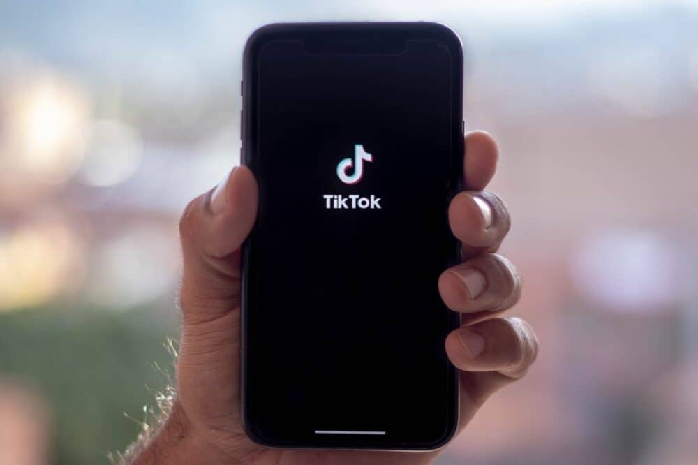 Albania interzice TikTok timp de un an. Decizia a fost luată după ce un a adolescent a fost ucis luna trecută
