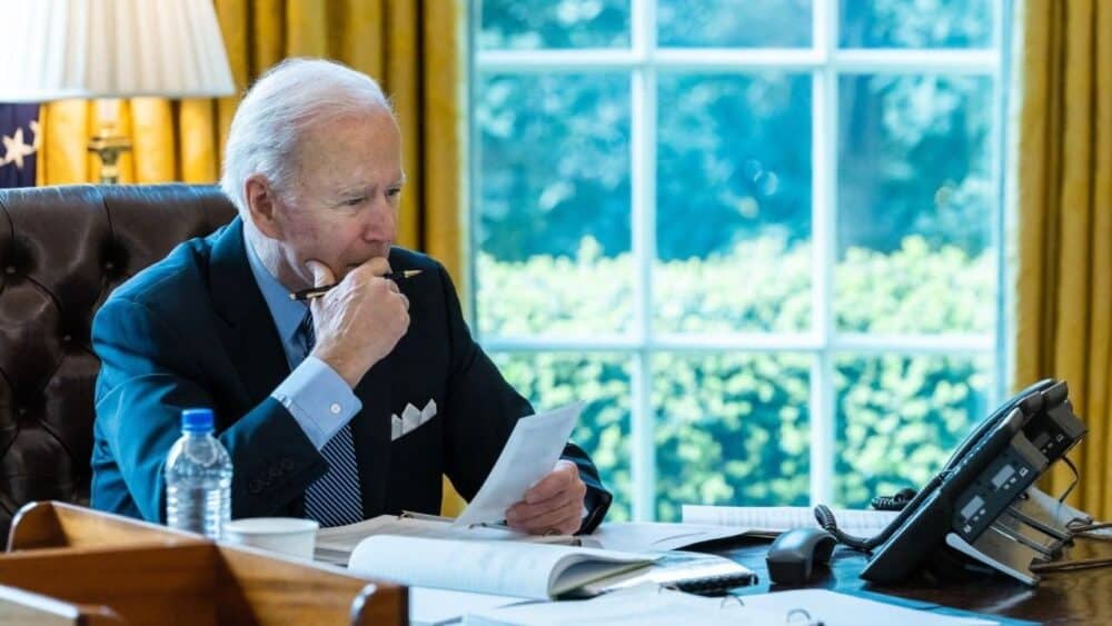 Donald Trump revocă autorizaţia de securitate a lui Joe Biden, în replică la acțiunile din 2021 | The Epoch Times