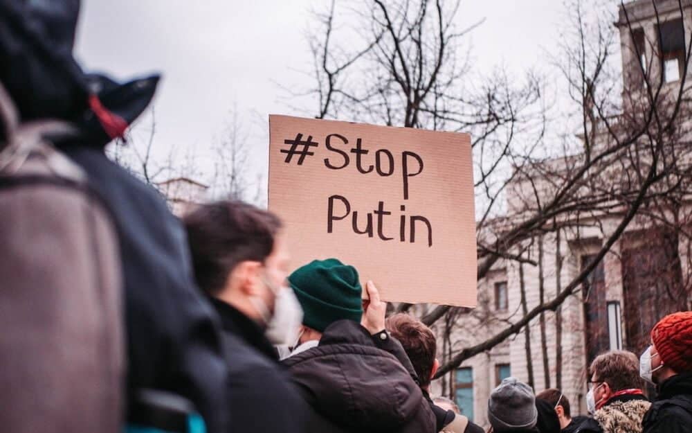 Rusia nu va renunța la război. „Trebuie să ne schimbăm economiile și modul cum gândim”. Foto Pexels.com