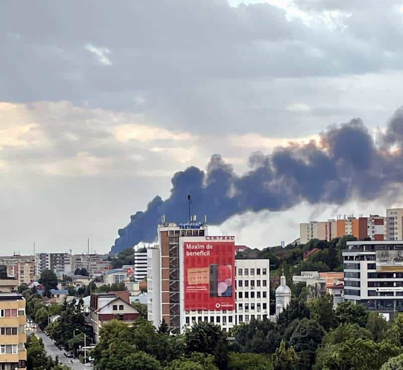 Incendiu puternic pe platforma fostului combinat petrochimic Arpechim Piteşti