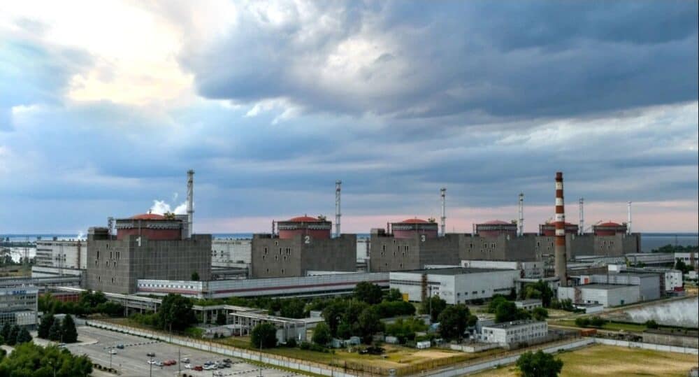 Președintele rus Vladimir Putin ar putea să ordone aruncarea în aer a centralei nucleare Zaporojie pentru a-și consolida poziția șubredă