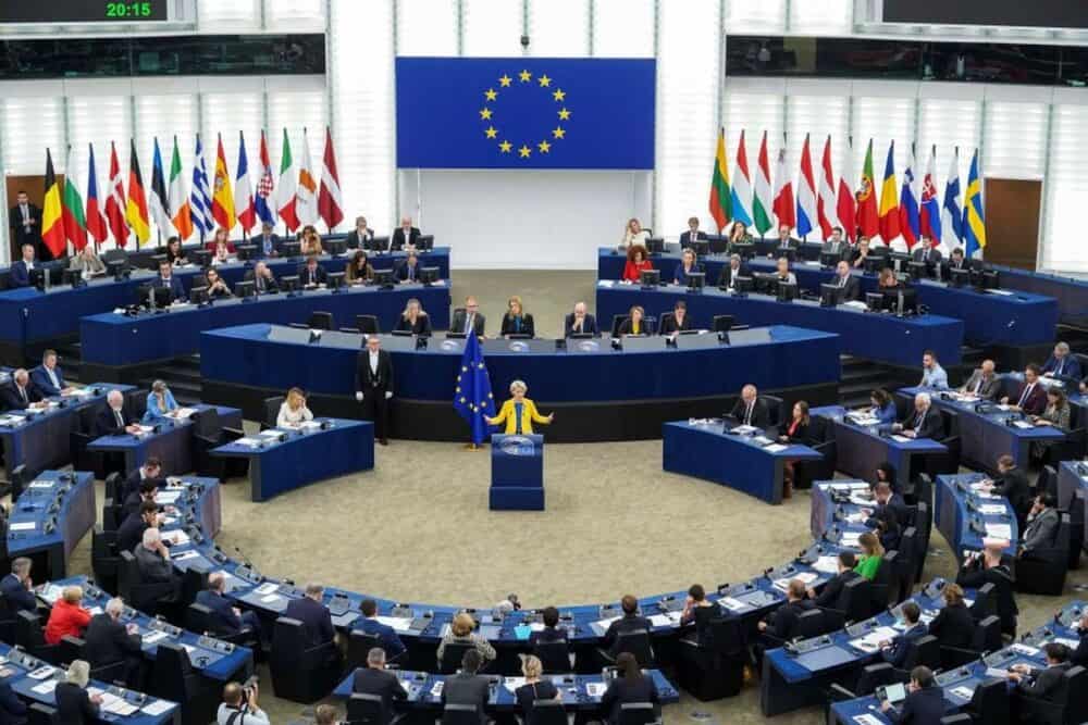 Eurodeputații au interpelat-o pe președinta Comisiei Europene la dezbaterea privind starea UE