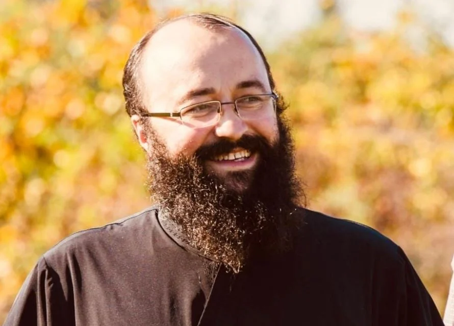 Preotul Visarion Alexa, reţinut, după ce o femeie a reclamat că ar fi agresat-o sexual