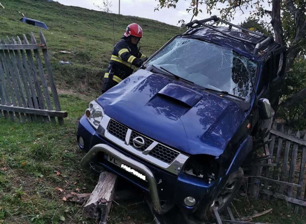 Stareţul unei mănăstiri din Vâlcea și un călugăr, răniți grav într-un accident rutier