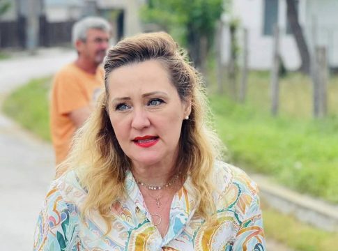 Elena Lasconi i-a retras deputatului PSD Aurel Bălăşoiu o medalie oferită de Primăria Câmpulung