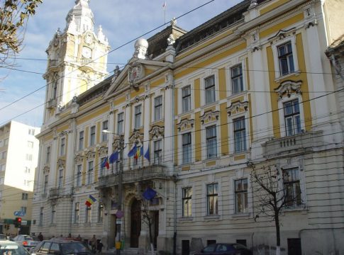 Administrația locală din Cluj-Napoca, sancționată de CNCD pentru o hotărâre care discriminează comunitățile vulnerabile