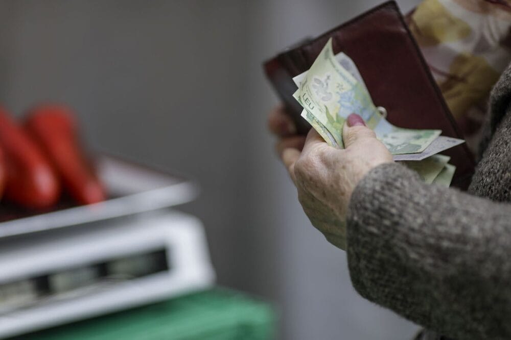 Care este salariu minim corect în România? O dezbatere propusă de Demos. Foto: Inquam Photos/Octav Ganea