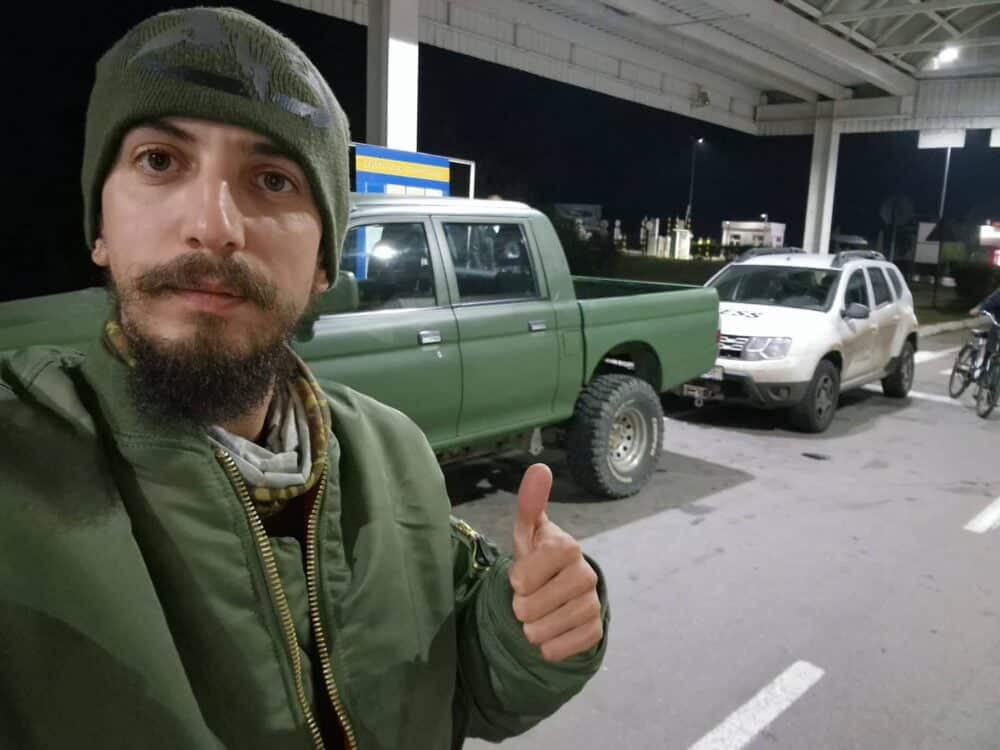 Radu Hossu, cu autovehiculele donate ucrainenilor. Foto Arhiva personală