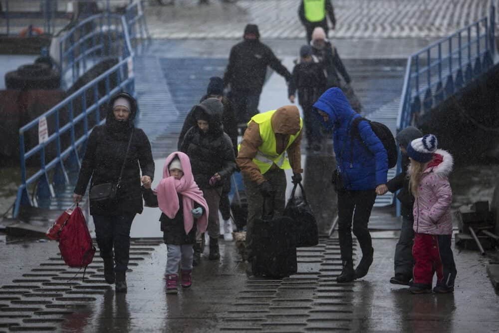 Refugiati ucraineni sosesc cu bacul in vama Isaccea, judetul Tulcea, miercuri, 2 martie 2022. Foto: Inquam Photos / Adriana Neagoe