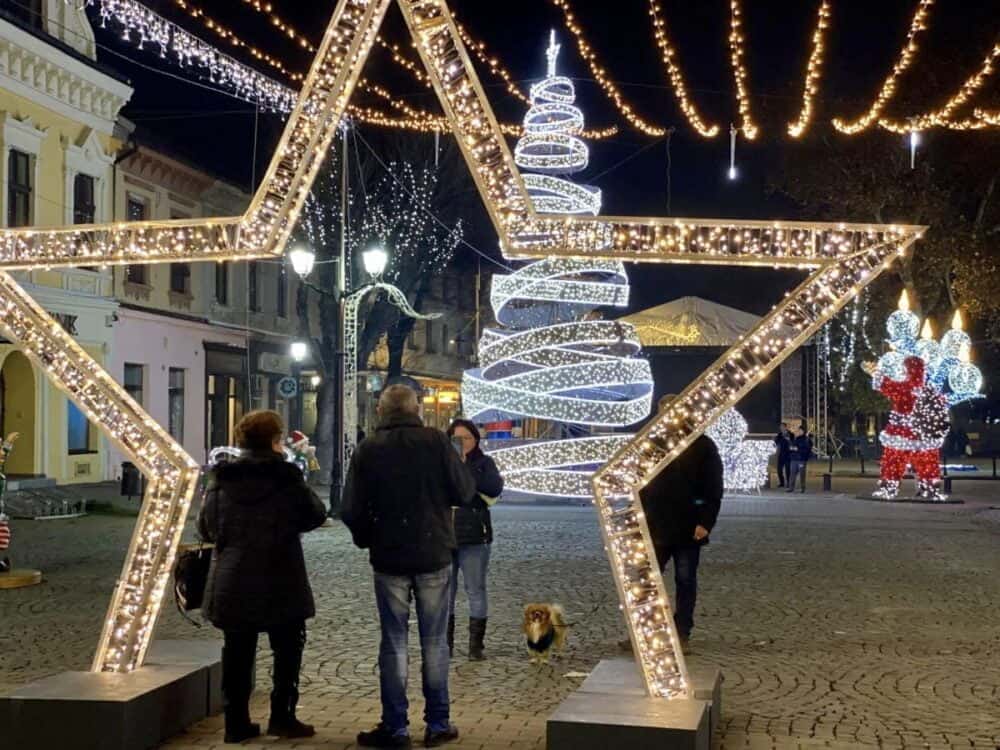 Primăria Bistrița a cheltuit sume fără precedent ca orașul să fie o destinație de Crăciun, dar numărul vizitatorilor este mic
