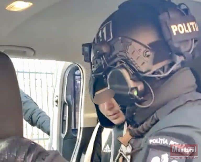 Tânărul care a înjunghiat o copilă cu un cuțit a fost reținut. Ucigașul, în vârstă de 20 de ani, a ajuns în arestul Poliției sâmbătă noapte.
