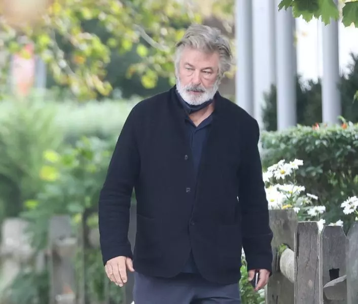 Un procuror din statul New Mexico i-a pus sub acuzare pe actorul Alec Baldwin și alte persoane pentru împușcarea mortală a regizoarei