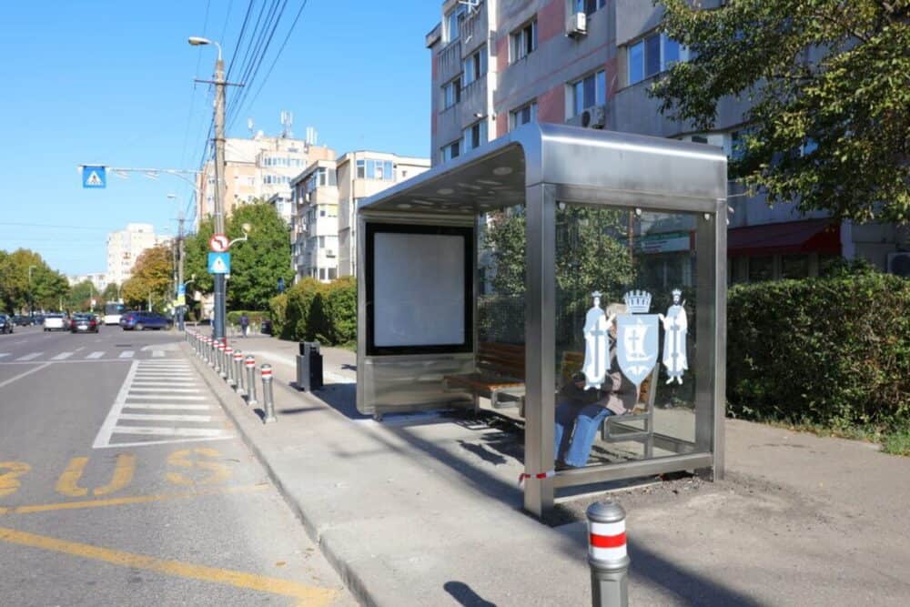 Primăria Constanța a atribuit unei foste firme de film un contract de 53.000 de euro pentru igienizarea stațiilor de autobuz