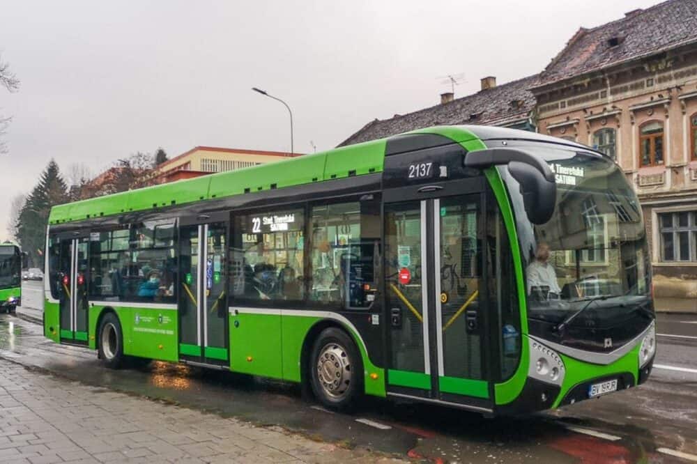 Municipalitatea din Brașov ieftinește abonamentele pe transportul în comun