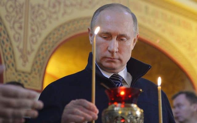 Putin a participat sâmbătă la slujbă de Crăciun oficiată într-o catedrală din Kremlin în loc să se alăture credincioşilor
