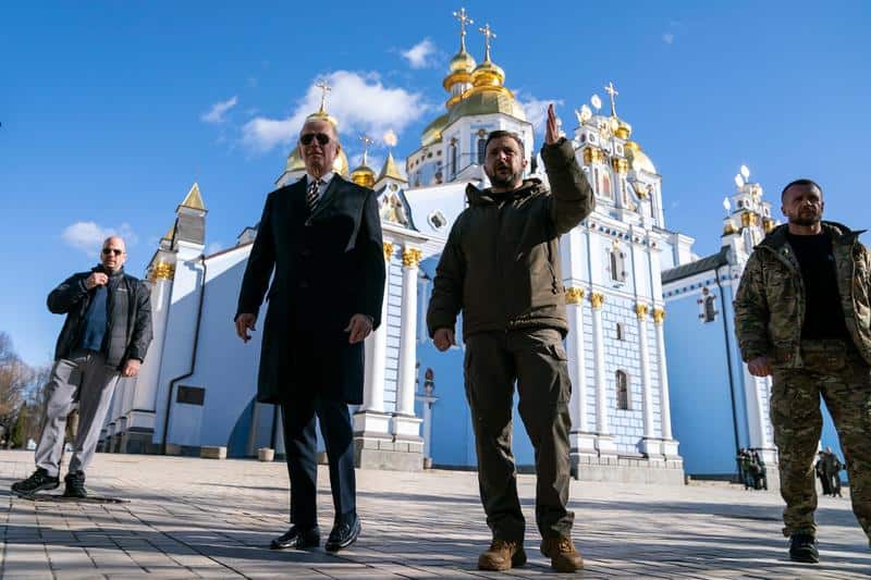 Joe Biden s-a deplasat luni la Kiev, pentru prima dată de la declanșarea invaziei ruse, în urmă cu un an, într-o vizită neanunțată.