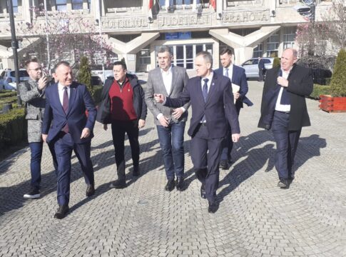Primarul liberal al Ploiestiului l-a flancat pe Marcel Ciolacu, liderul PSD, la vizita acestuia în municipiul reședință de județ.