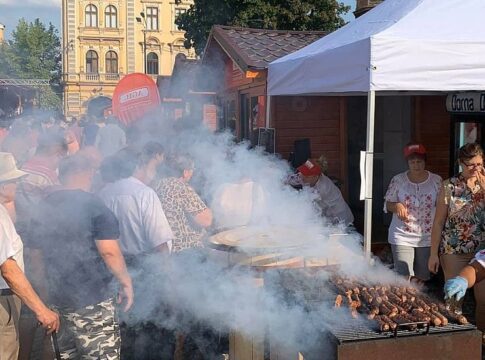 Primăria Stejaru din Tulcea a anunțat organizarea unui eveniment cu grătare și berbecuț din finanțarea unor sponsori “anonimi”