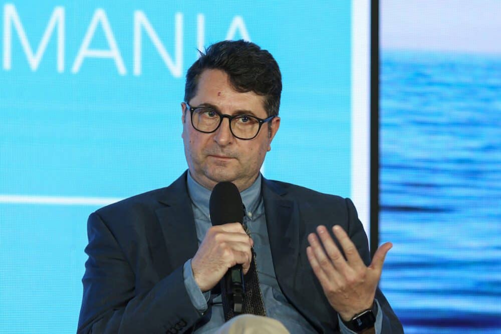 Radu Dudău este director al Energy Policy Group și profesor asociat la Universitatea din București
