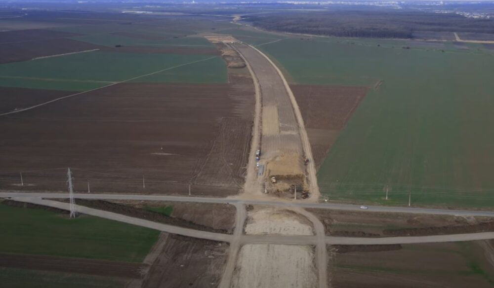 VIDEO Filmare cu drona pe șantierul Autostrăzii Moldovei (A7)