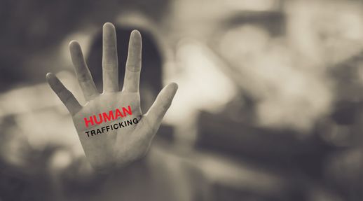Un botoșănean acuzat de trafic de minore și condamnat scapă de închisoare pentru că instanța a dispus suspendarea executării pedepsei.