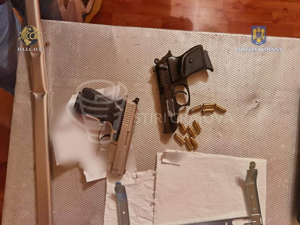 Percheziții grup infracțional Sursă foto stiricraiova.ro