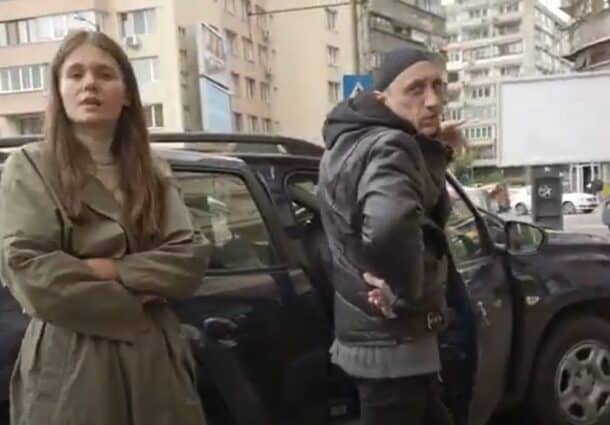 O echipa Antena 3 care filma in zona in care a avut loc accidentul Monicai Odagiu l-a injurat si amenintat pe un trecator