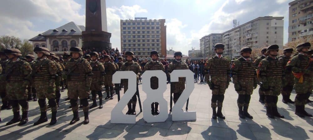Un militar a leșinat la parada de la Focșani, unde era și Nicolae Ciucă