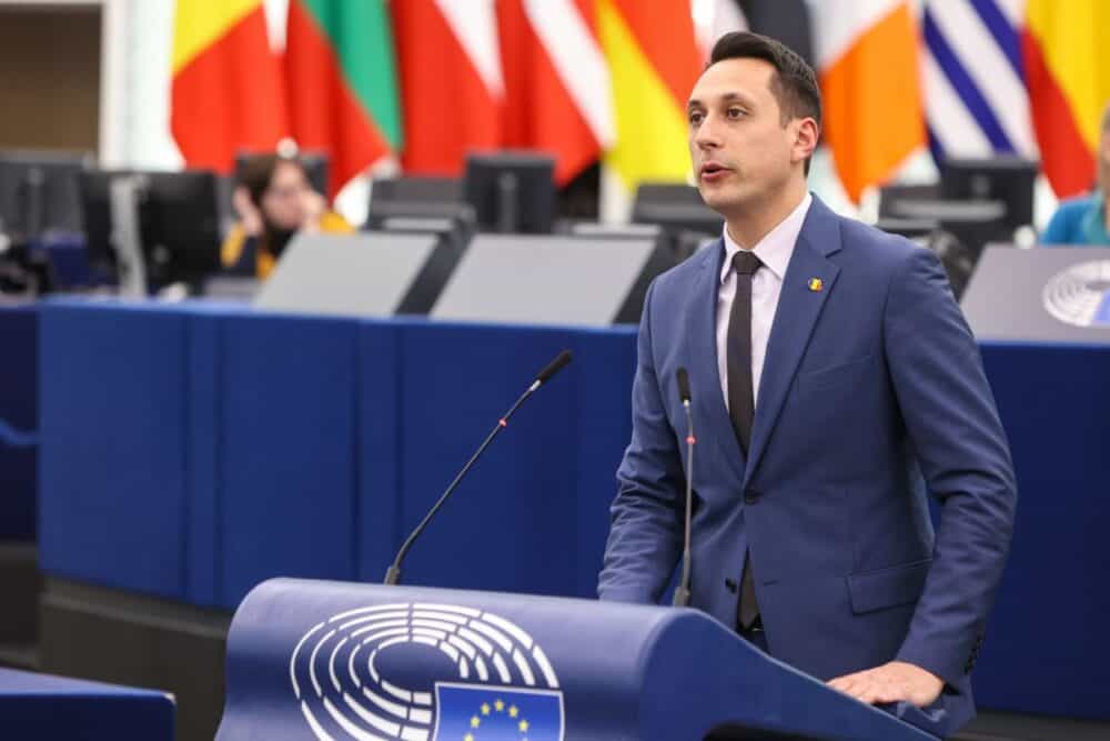 Europarlamentarul USR Vlad Gheorghe cere Guvernului să arate ce a făcut cu banii europeni pentru refugiații ucraineni