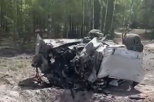 Mașina lui Zakhar Prilepin după explozie Sursă foto captură video Twitter The Kyiv Independent