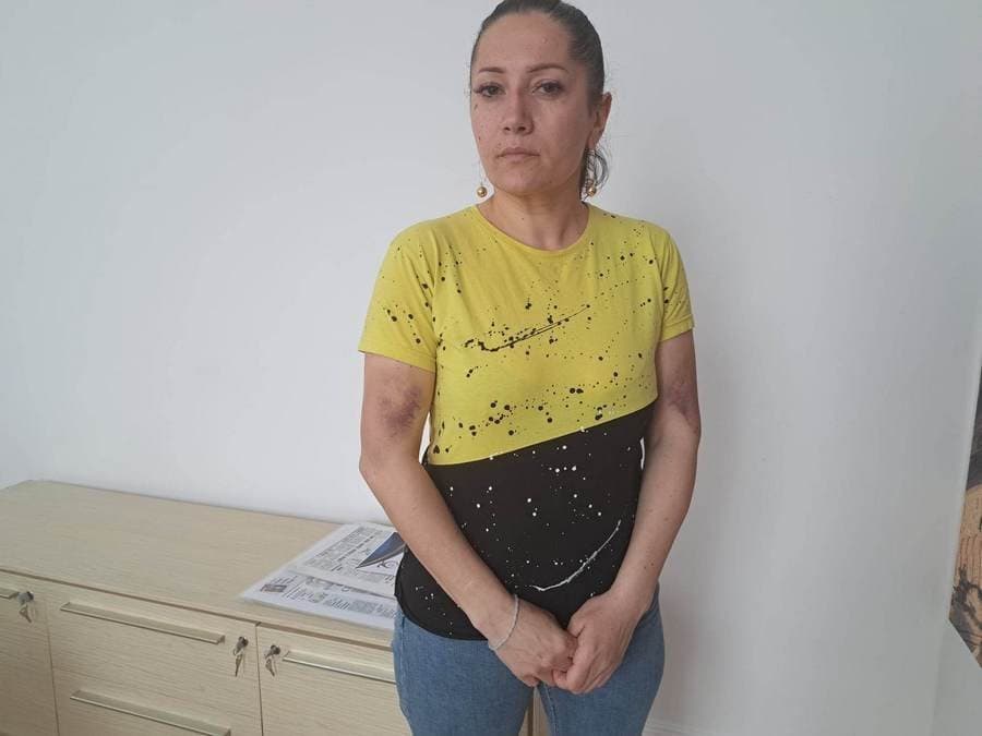 O femeie din Galati a fost amendată după ce a luat bătaie în fața blocului de la mai multe colocatare ale blocului în care locuiește