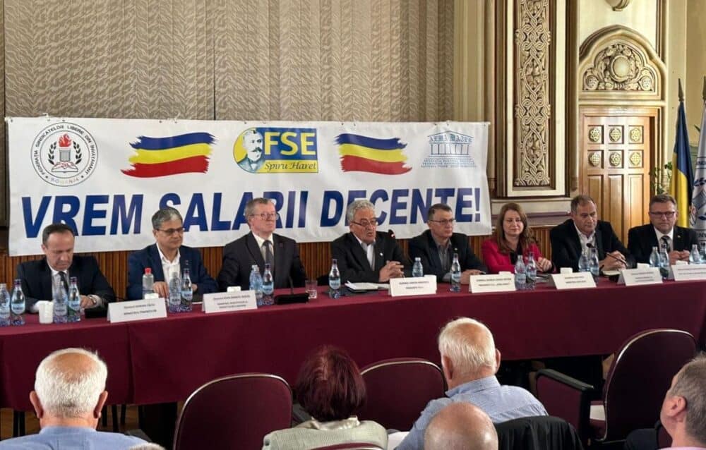 „Oferta finală” pentru profesori anunțată de Guvern: carduri cu 1.000 de lei în iunie și 1.500 de lei în octombrie