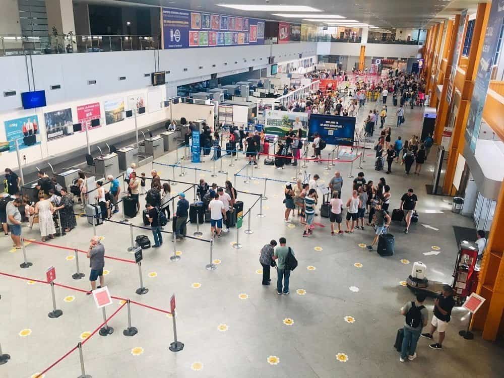 De ce nu se mai întorc românii plecați Foto Facebook Aeroportul Internațional Avram Iancu Cluj