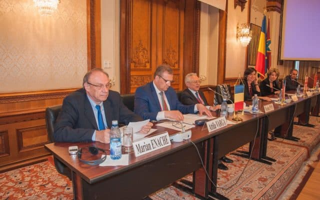 Președintele Curtii Constitutionale a cumulat salariul cu pensia specială, ajungand la la venituri de peste 800.000 lei pe an.