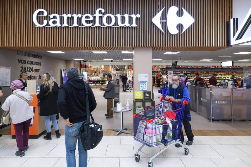 Distribuitorul francez Carrefour a început să reducă preţurile cu aproximativ 10% în medie, la un număr de aproximativ 500 de produse
