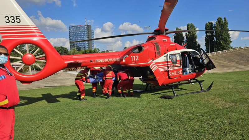 Șase copii, frați, din localitatea Dragalina, Călărași, au fost preluați de echipaje SMURD, inclusiv de trei elicoptere, și duși la spital