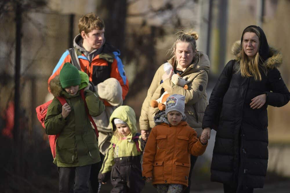 Refugiati ucraineni trec granita in Romania prin vama Siret, in apropierea localitatii Siret, Suceava, vineri 25 februarie 2021. Credit foto: Inquam Photos / Alex Nicodim