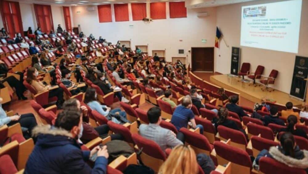 Universitatea de Medicină din Iași va obliga studenţii să vină la cursuri ca să treacă anul. Studenții amenință cu proteste