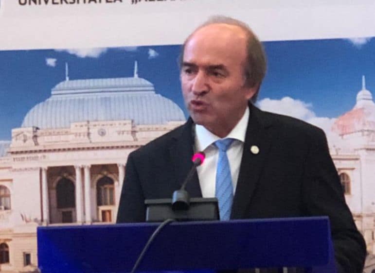 Tudorel Toader pierde o dispută cu presa. Rectorul Universităţii „Al.I. Cuza” și fost ministru al justiţiei deschisese acţiuni în justiţie. Foto: ZDI