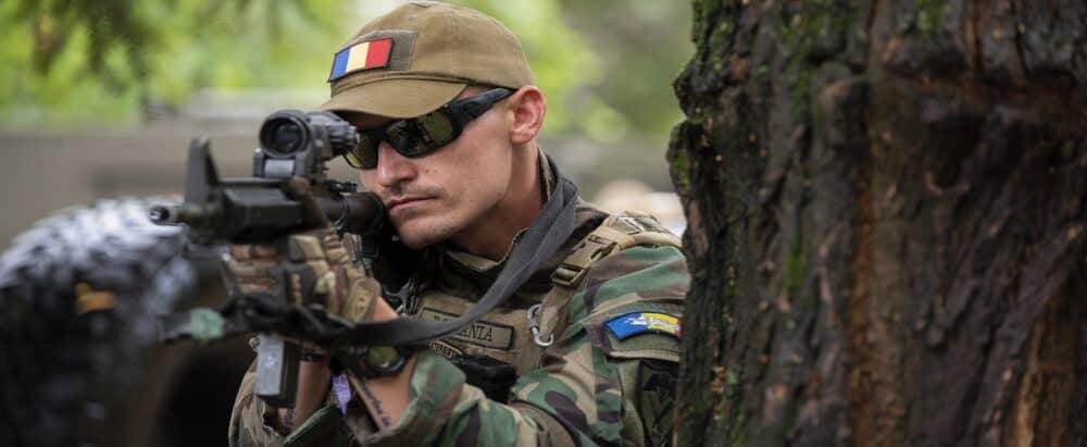 Jumătate dintre români doresc ca armata să fie din nou obligatorie. Foto MApN